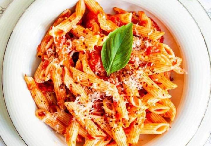 Feel the heat with our Penne Arrabbiata! Al dente penne pasta tossed in a fiery, zesty tomato